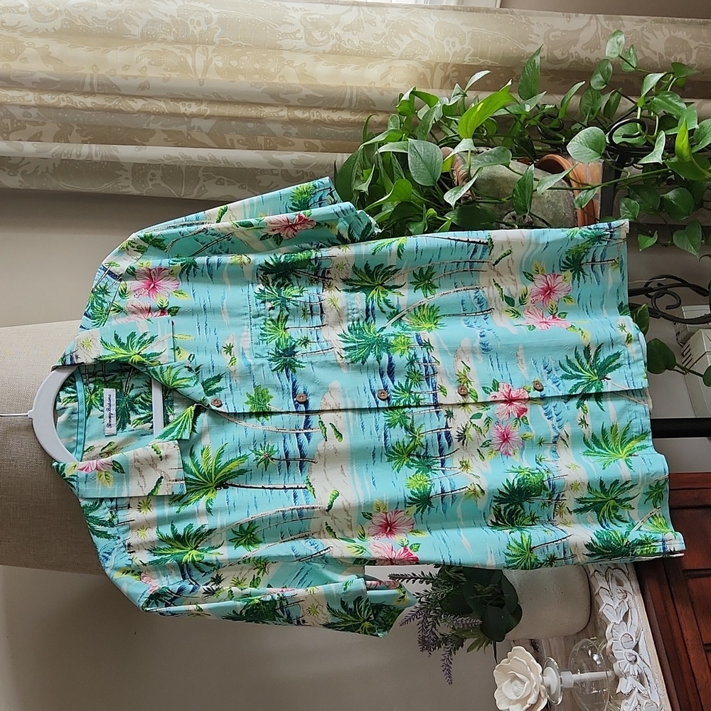 Tommy Bahama Men's short sleeve shirt